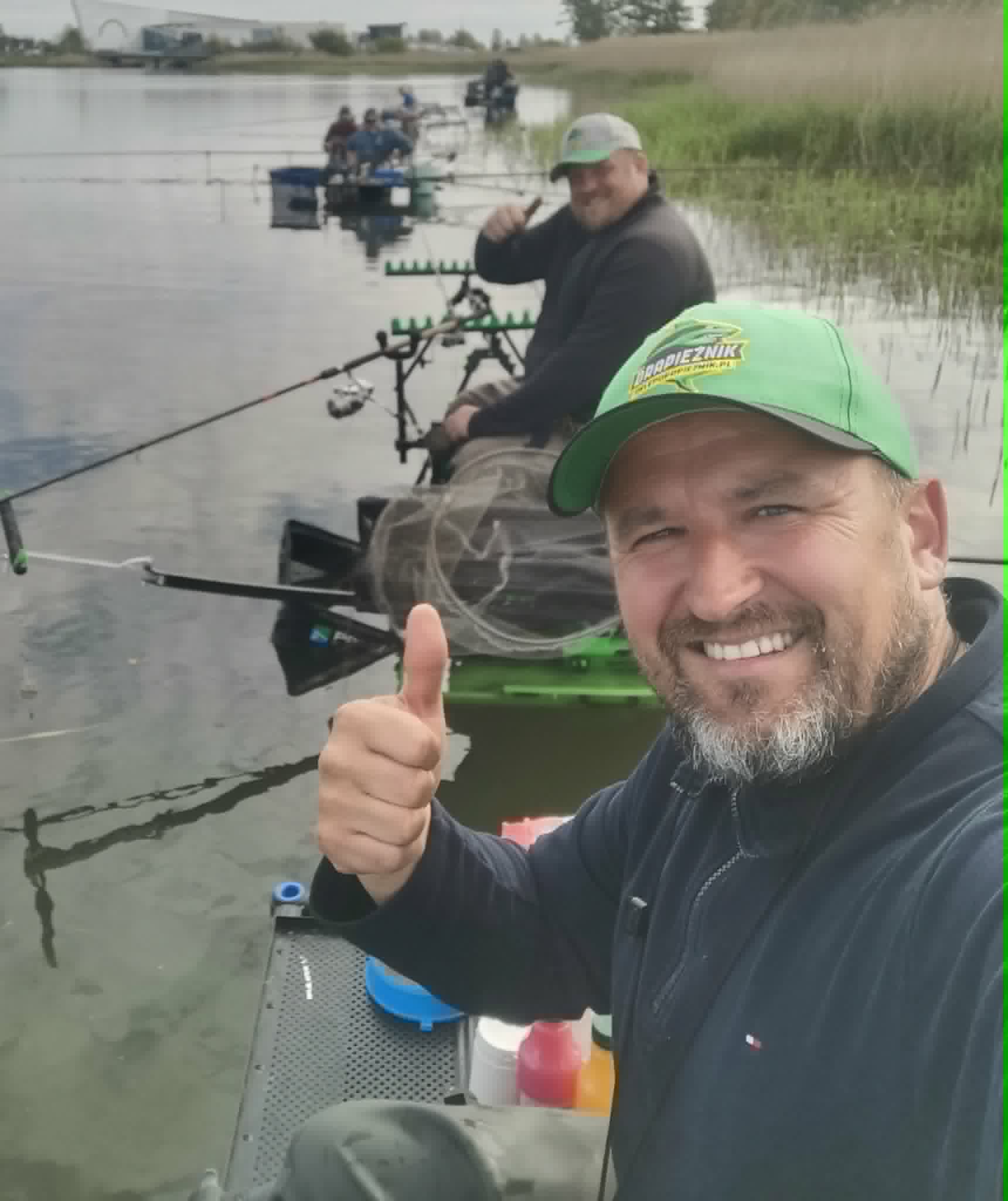 Reed platform / thumbs up