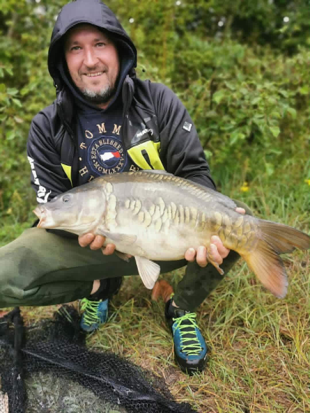 Carp portrait / wet grass