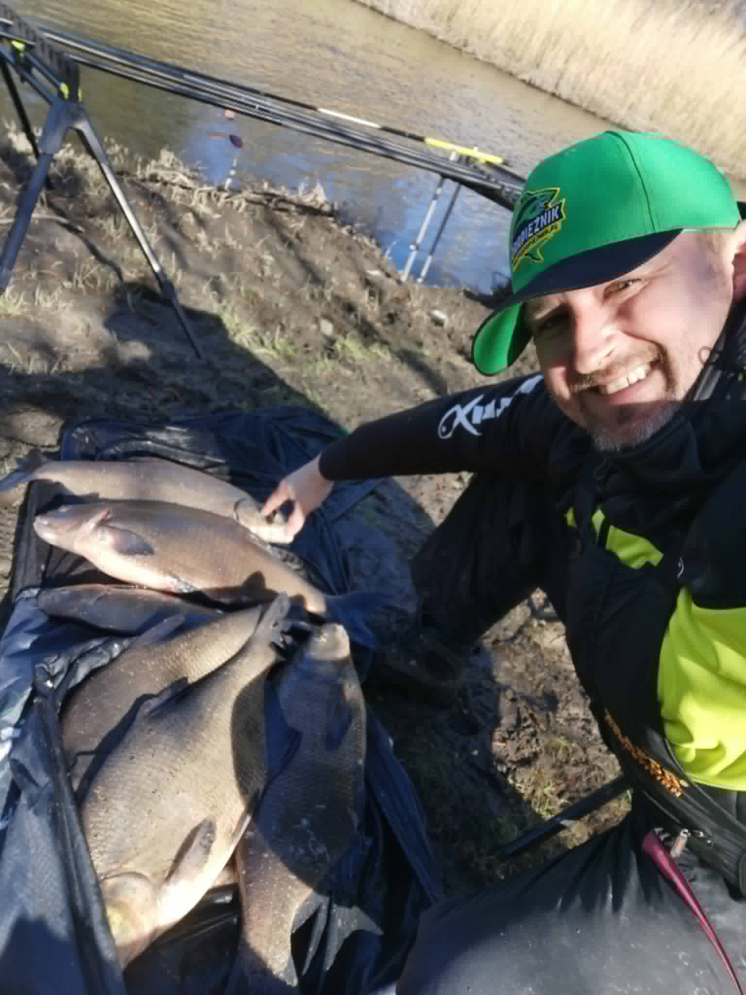Sunny catch / bank selfie